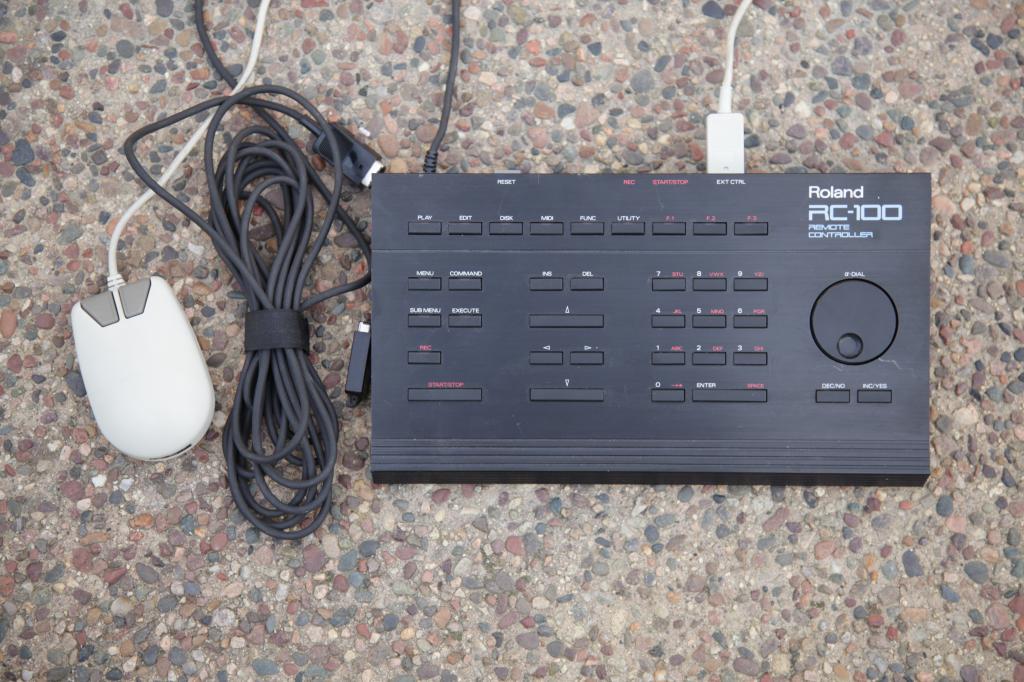 MATRIXSYNTH Roland S550 Vintage Sampler Mint with Box RC100 remote Monitor