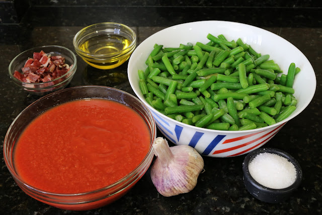 Ingredientes para judías verdes salteadas, con jamón y tomate