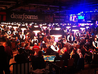 A picture snapped by Remko Rinkema during the only hand of hand-for-hand play at the 2012 WSOP Main Event, Day 4