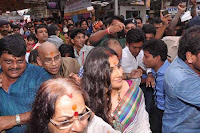 Vidya Balan spotted at Siddhivinayak temple Mumbai