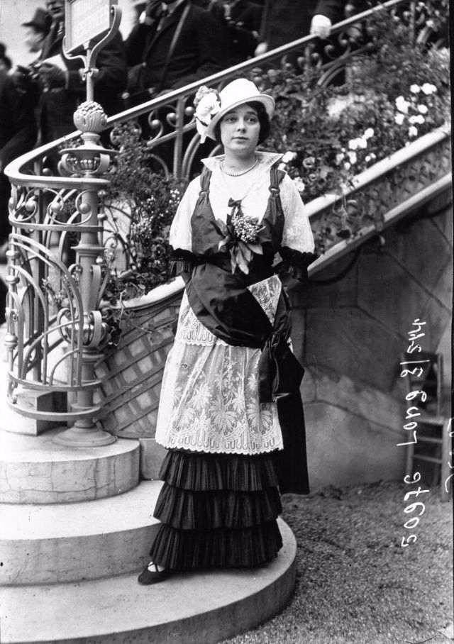 Women's Street Style from La Belle Époque 60 Amazing Photographs