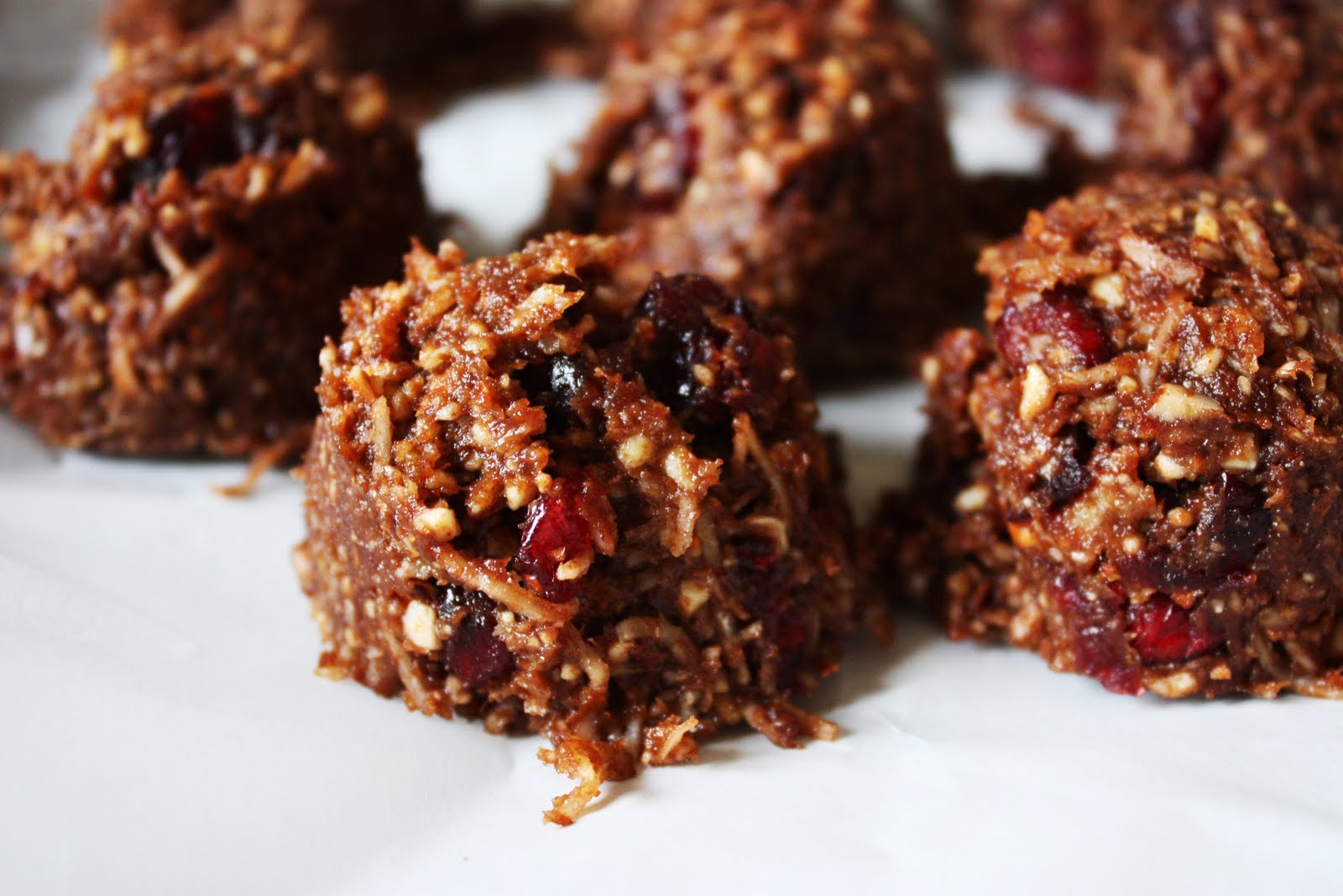 Veganess Eats ChocolateCranberry Almond Macaroons (Raw)