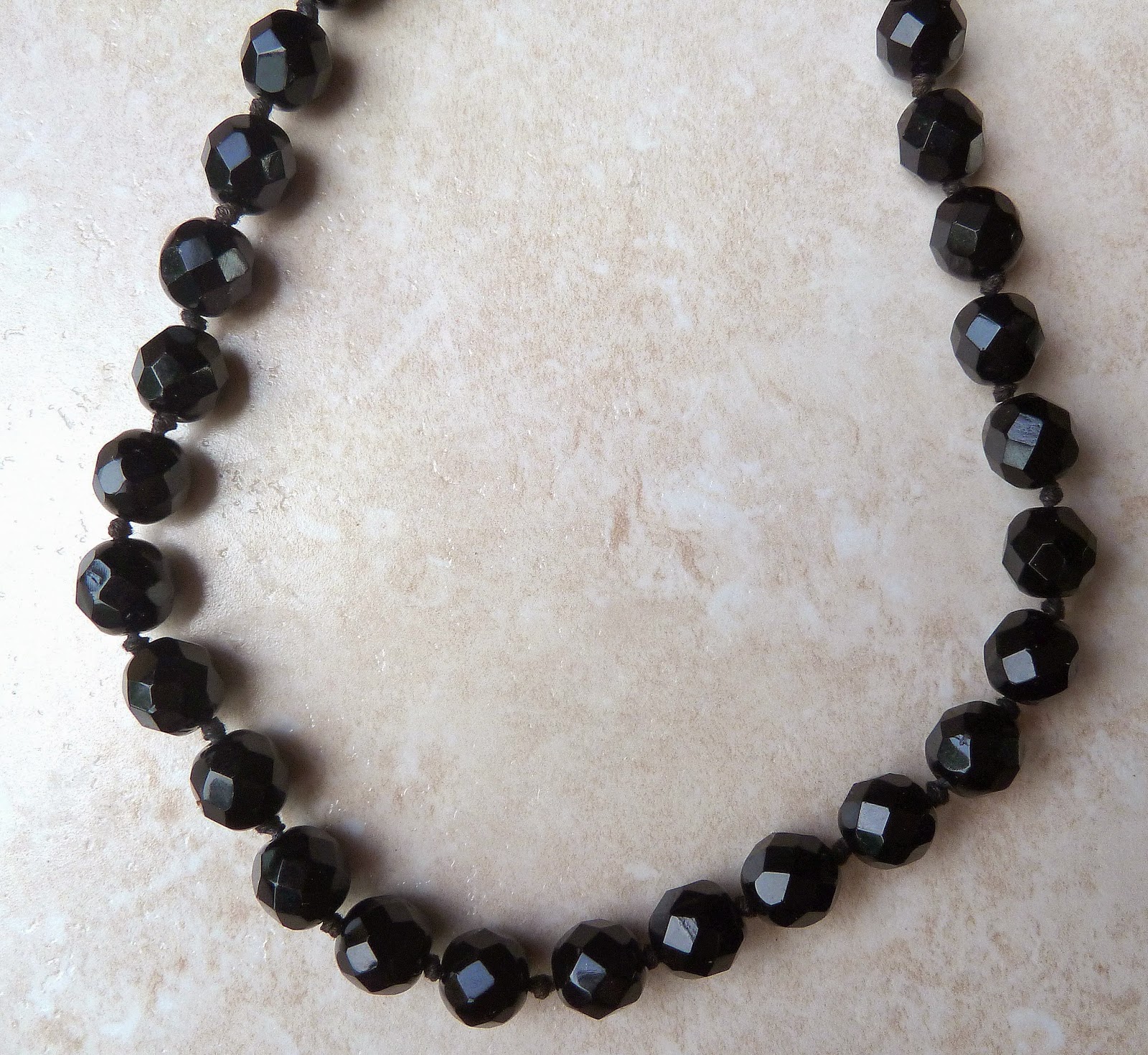 http://www.kcavintagegems.uk/vintage-hand-knotted-french-jet-necklace-375-p.asp