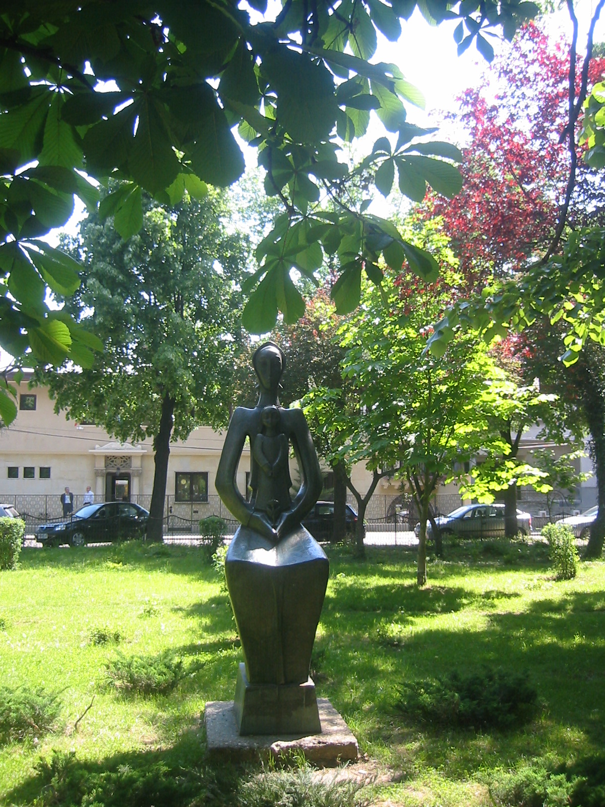 Blog de fotografii Statuie pe bulevard in Ploiesti