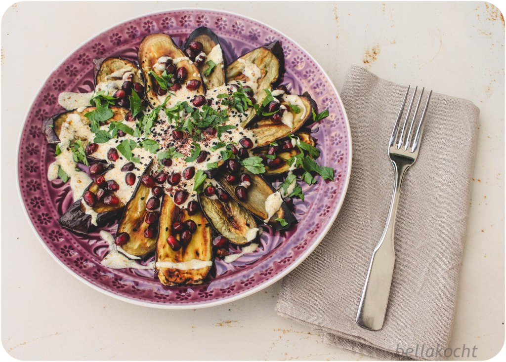 Gebratene Auberginen mit Gewürzjoghurt | bellakocht