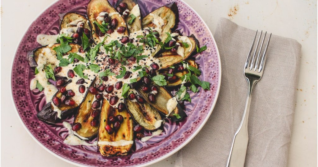 Gebratene Auberginen mit Gewürzjoghurt | bellakocht