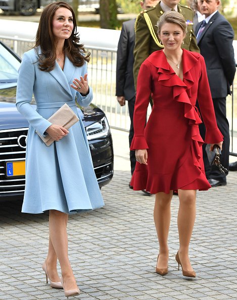 Kate-Middleton-and-Princess-Stephanie-2.jpg