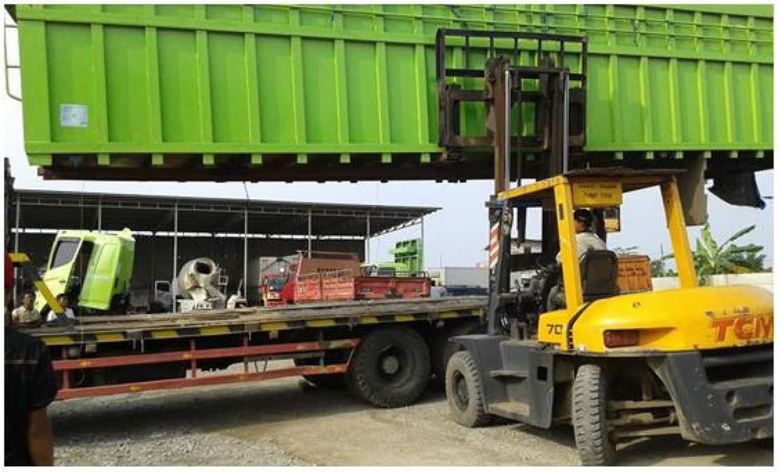 Sewa Forklift Cijantung hp 081374150150 // 087776519867