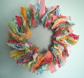 Double Stitching: Handmade Christmas: Scrappy Wreath Tutorial