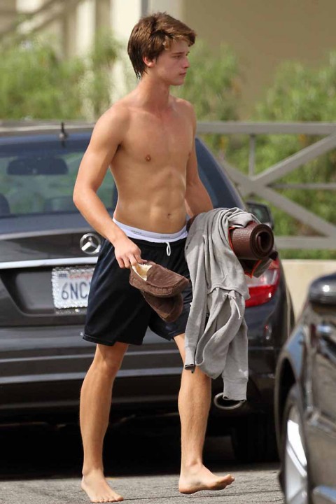 The Stars Come Out To Play: Patrick Schwarzenegger - Shirtless ...