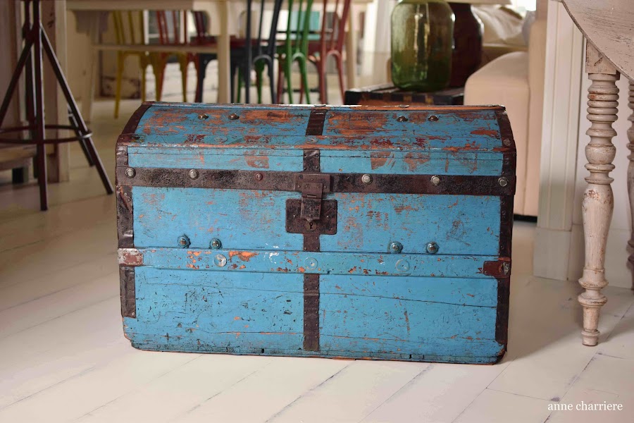 www.annecharriere.com, baúl, restaurar, pintura, aceite, antigüedades,
