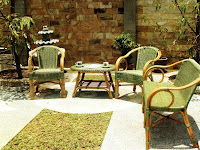 Tip Menata Eksterior Rumah dengan Kursi Rotan