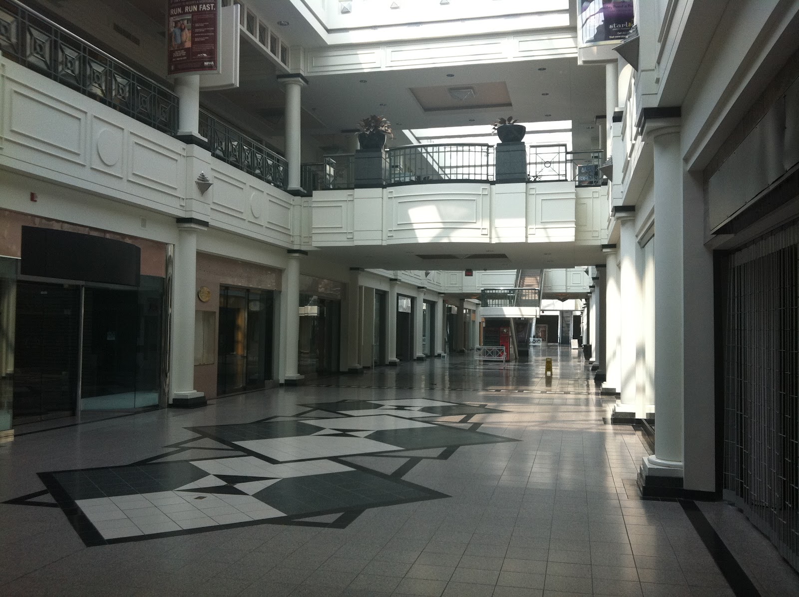 Dead and Dying retail Nanuet Mall in Nanuet, New York