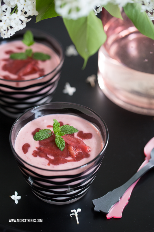 Dessert Rhabarber Erdbeer Quark Creme #dessert #rhabarber #creme #frühlingsrezepte #quark #nachtisch