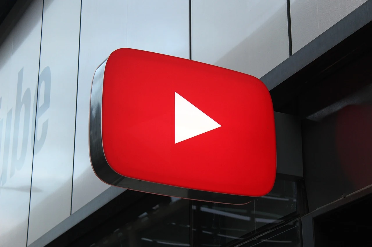 YouTube is testing new, blue recommendation bubbles that appear under videos