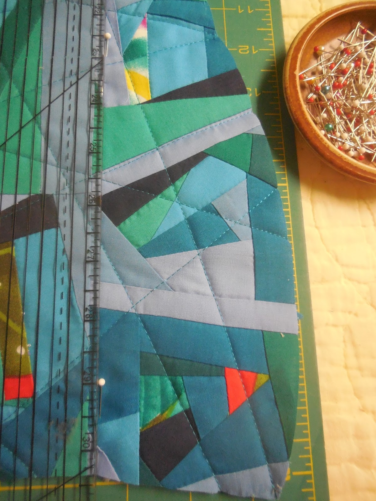 Art With a Needle Quiltmaking 101 facing your quilt with curved edges