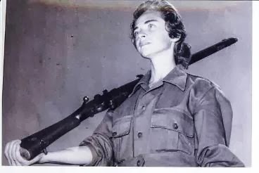 من البوم صور قديمة : رتيبة الحفني في المقاومة الشعبية عام 56 
