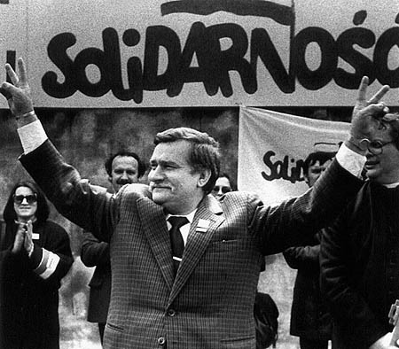http://2.bp.blogspot.com/-QOGeUxW0CJ4/T_LHoZVefTI/AAAAAAAABVY/7D73XG0jHP0/s1600/Lech+Walesa4.jpg
