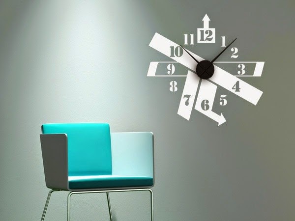 Unusual Wall Clock for Contemporary Room Design