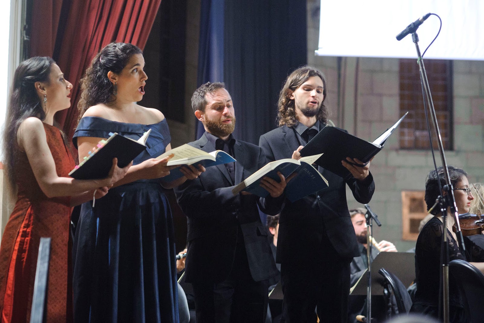 Pamela Hickman's Concert Critique Blog: Under the baton of guest ...