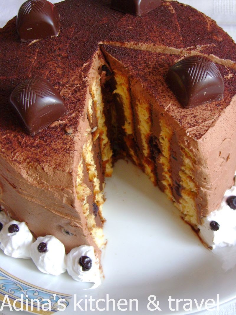 Tort spirala de ciocolata si afine bete