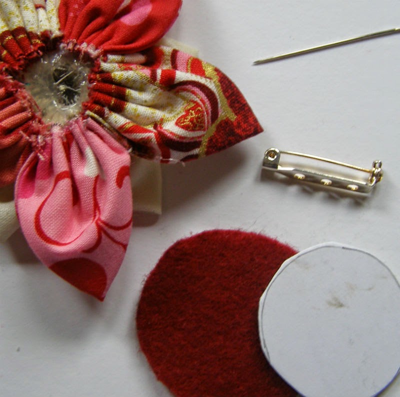 Fan My Flame: Flower Brooch Tutorial