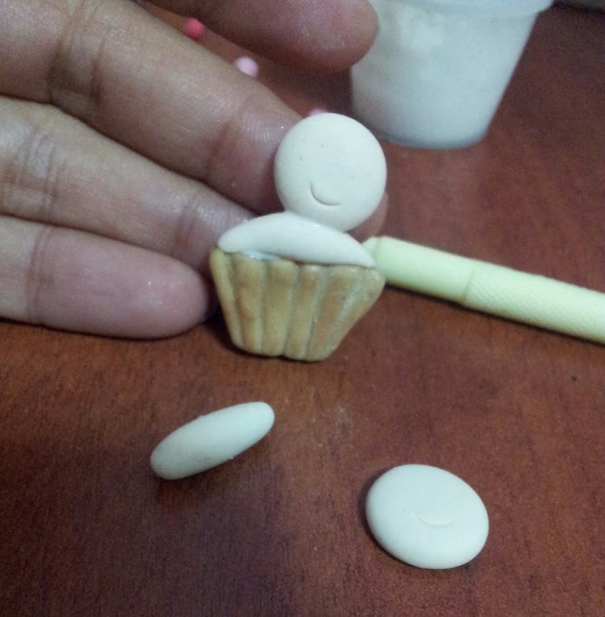 Aprende-hacer-este-bebé-cupcakes-en-Porcelana-Fría