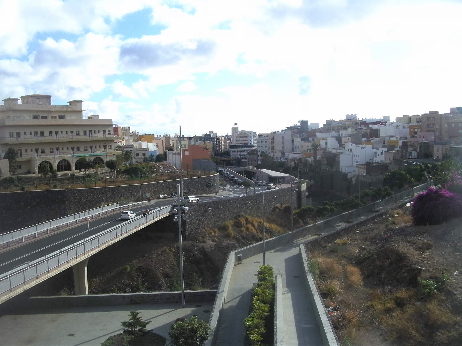 SENDEROS CANARIOS BARRANCO DE SANTOSMONTAÑA GUERRA. TENERIFE. ISLAS