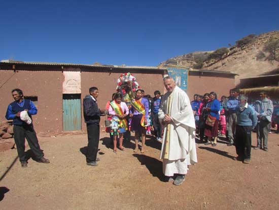 Prozession in Casa Grande, wo wir heute "Unsere Liebe Frau auf dem Berge Karmel" gefeiert haben. Casa Grande liegt an der Grenze zu Argentinien.