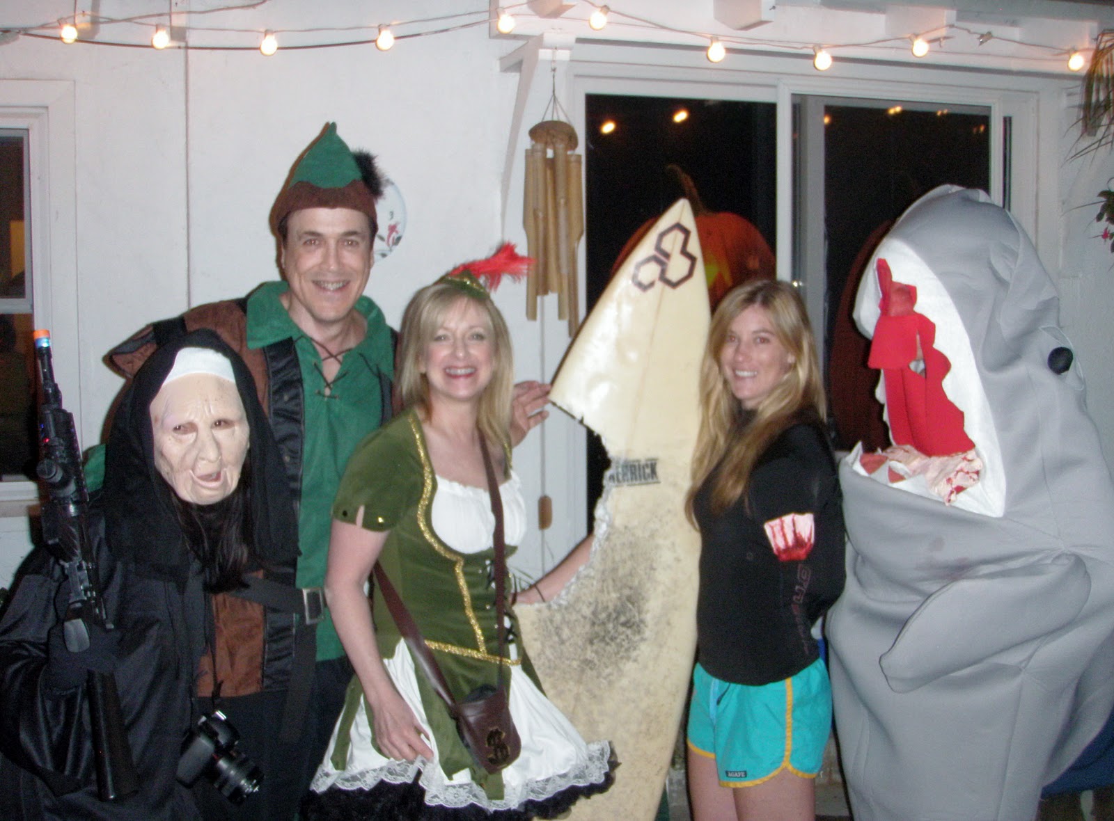 homemade-halloween-costumes-bethany-hamilton-costume-shark-costume