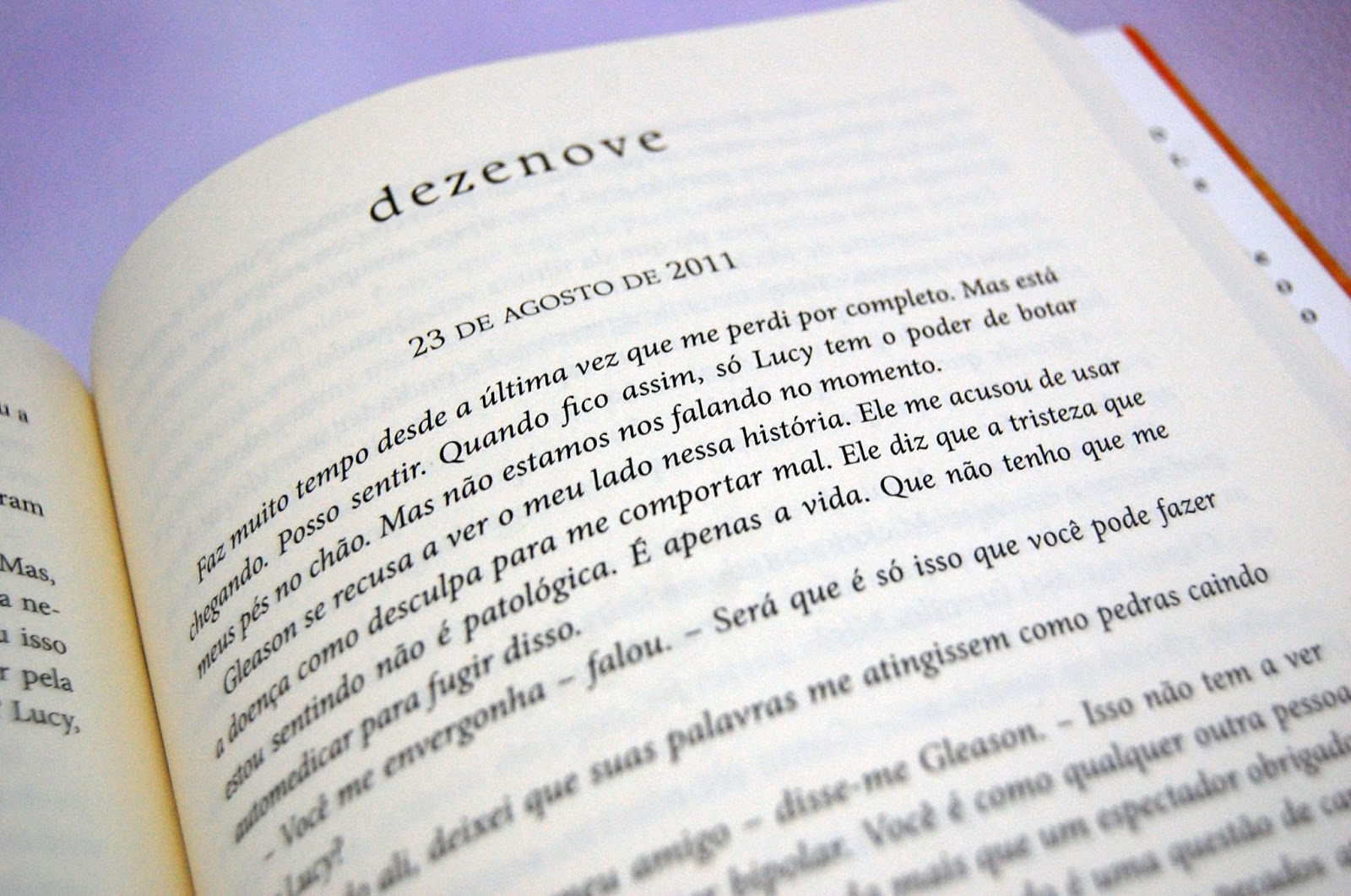 livro danando sobre cacos de vidro