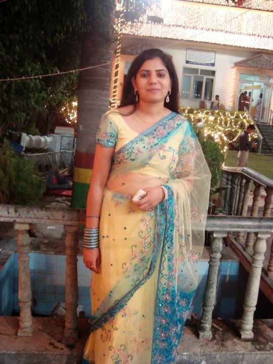 Desi Indian Housewife In Saree Hot Bold Photos photo