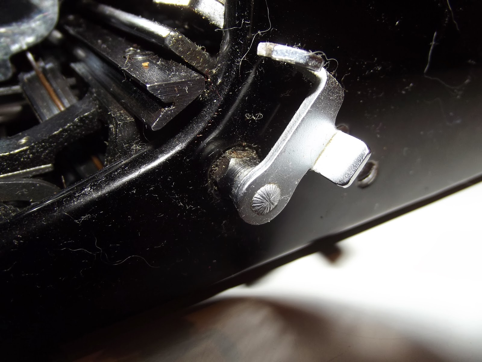 oz.Typewriter Erika Model M Typewriter Carriage Lock For the Benefit