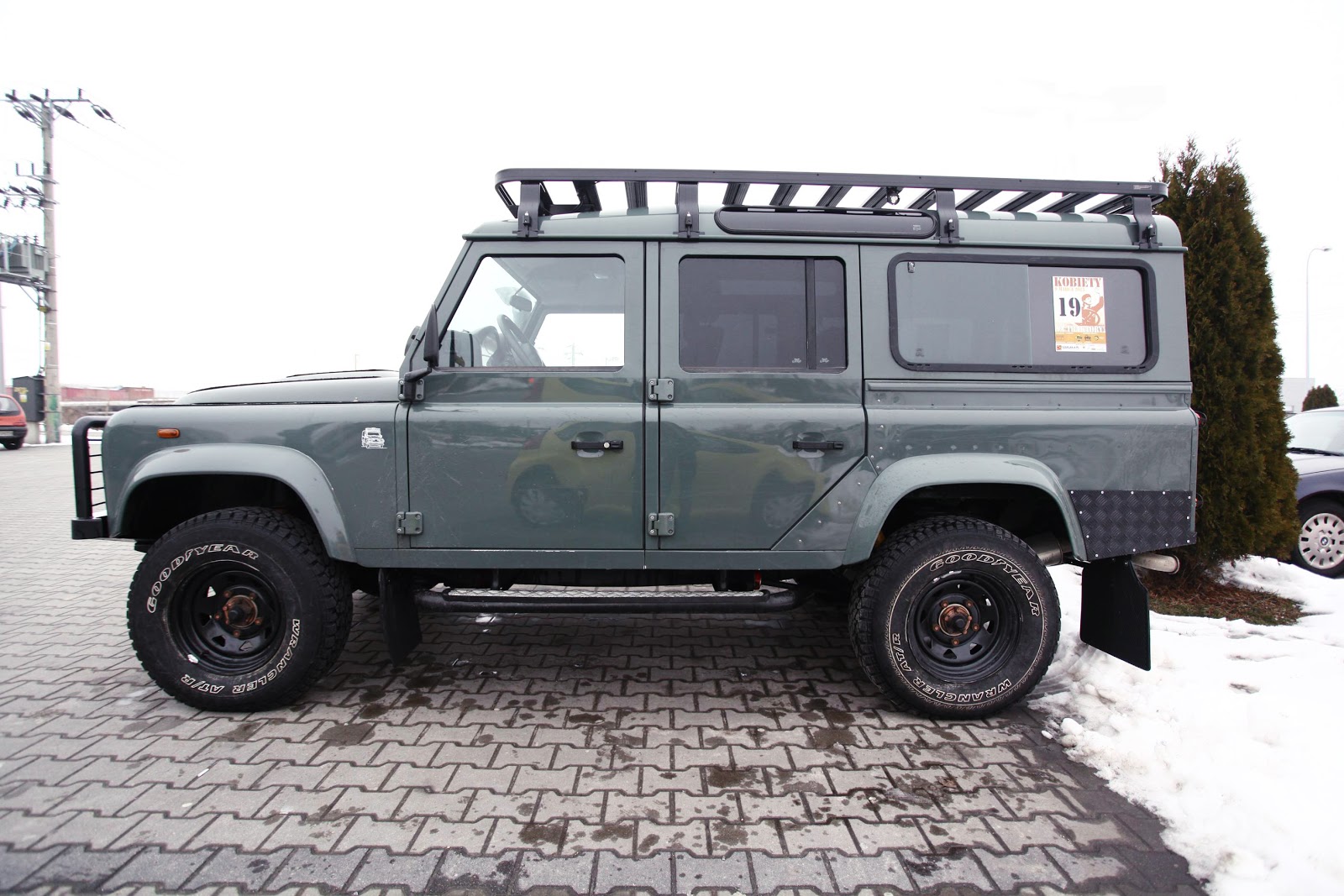 Redline MotoBlog Wyścig na ¼ mili Land Rover Defender