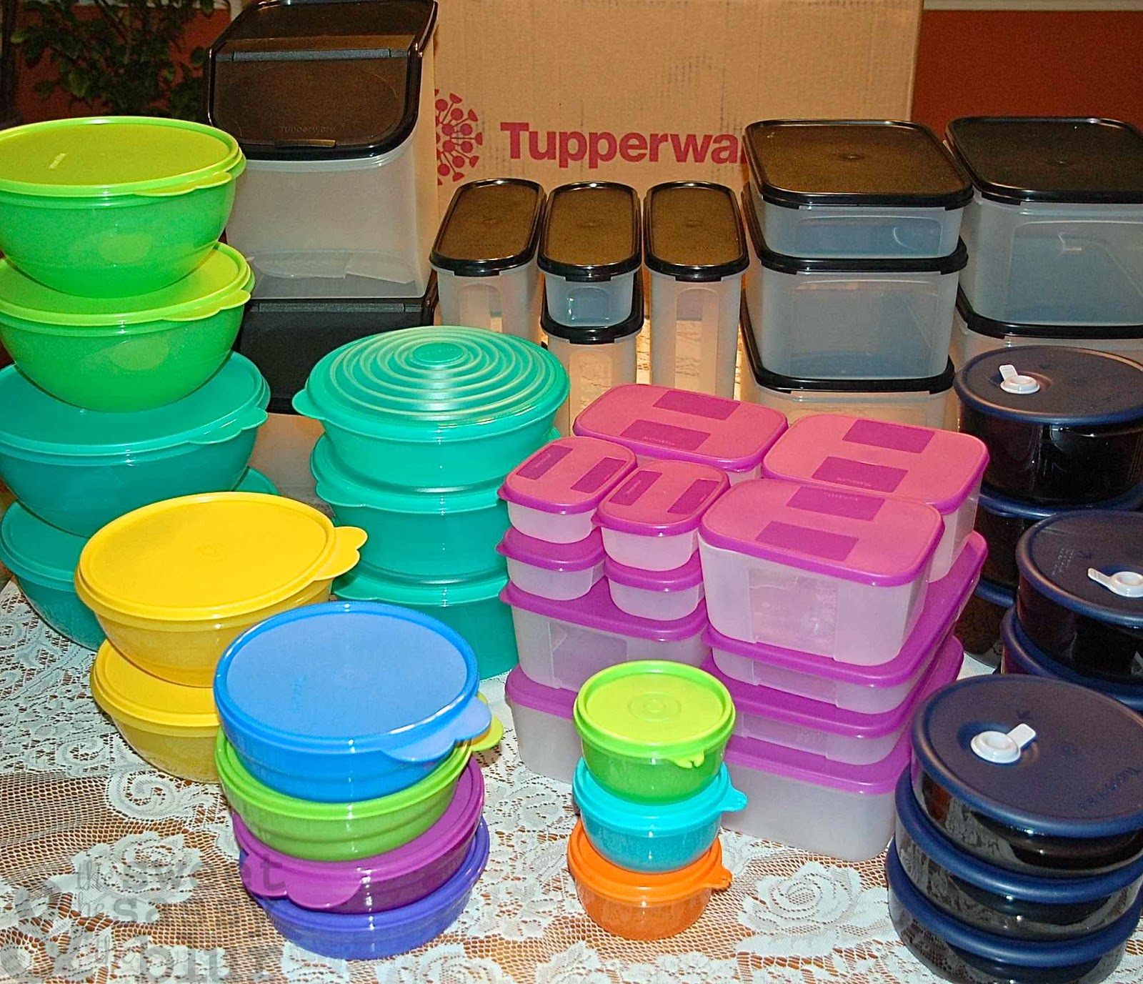 The Sweet, The Sassy and The Blur: Vintage Tupperware Party