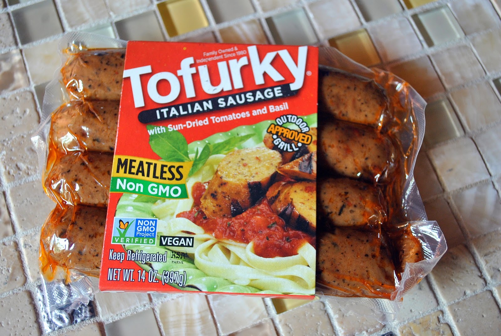 Tofurky Sausage with Onion, Mushrooms & Spinach (Lingüiça Vegana com