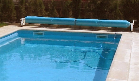 Marzua: Una cubierta para la piscina