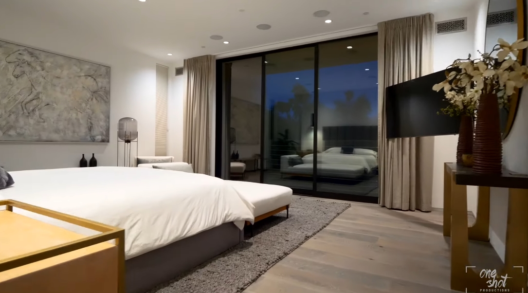 26 Interior Design Photos vs. 727 N Beverly Glen Blvd, Los Angeles Luxury Home Tour