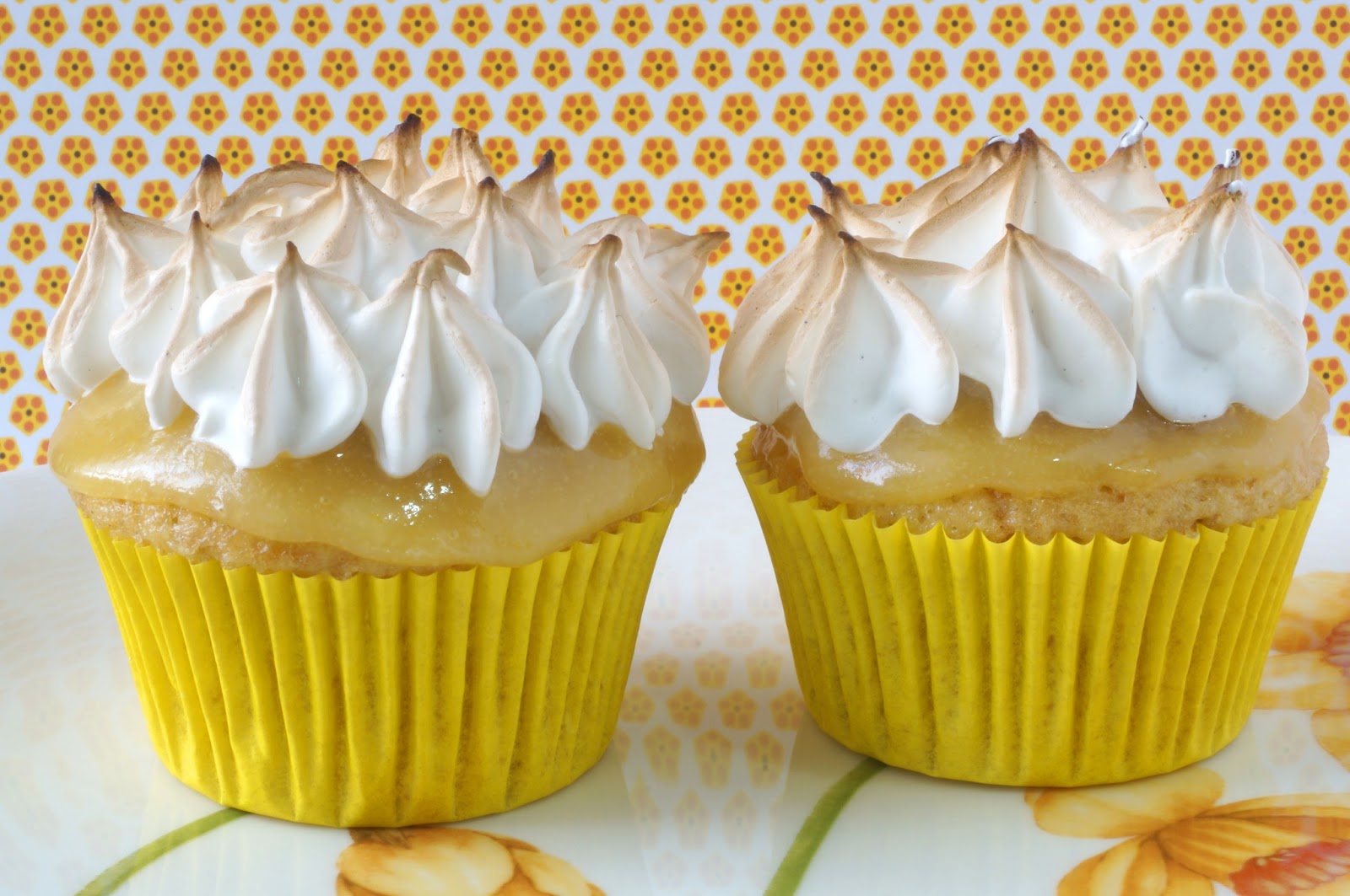 De Cupcakes. Cupcakes de Limón con Lemon Curd y Merengue Suizo.