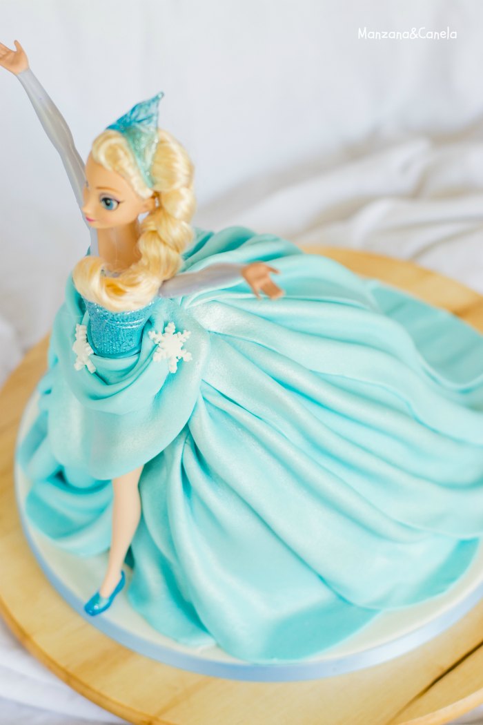 Tarta de muñeca Elsa (Elsa Doll cake)