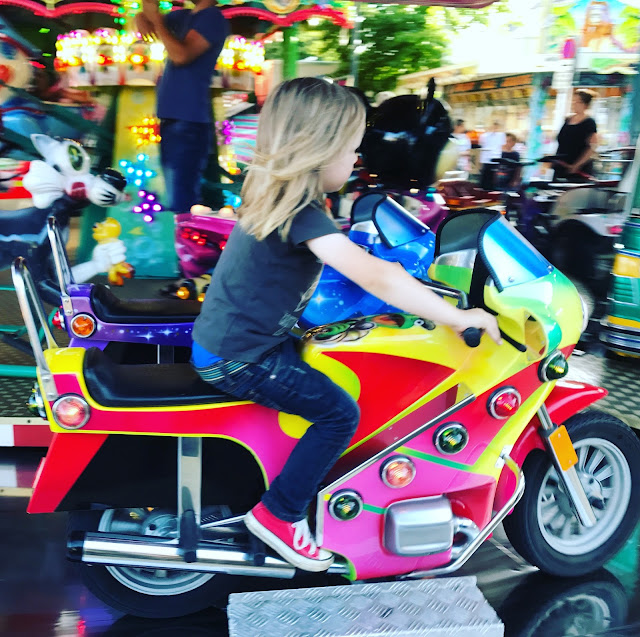 Jannes übt Motorradfahren Jannes übt Motorradfahren