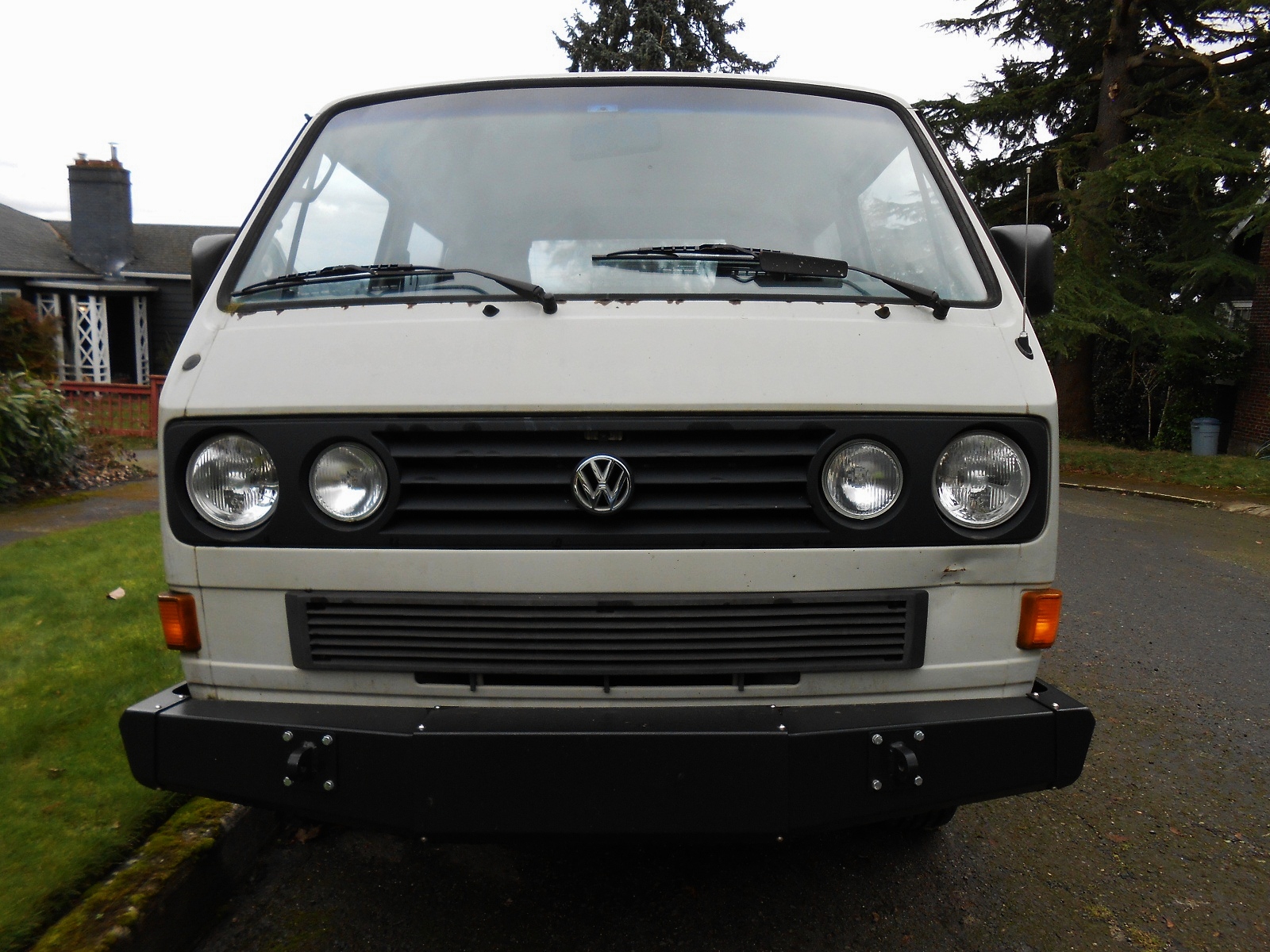 Seattle's Parked Cars: 1990 VW Vanagon Carat and 1986 VW AWD Transporter