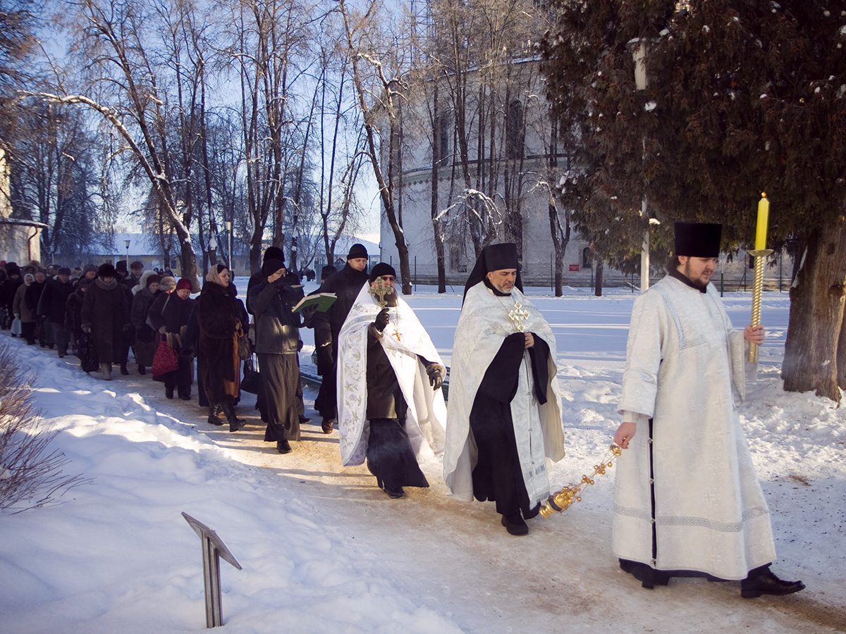 крещение в иерусалиме 2024. крещенские купания в новоиерусалимском монастыре. река иордан в истре. патриарх иерусалим река иордан. крещение господне иерусалим.