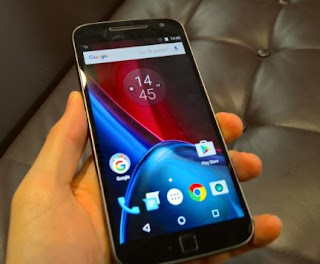 Motorola Moto G4 Play juga merupakan salah satu smartphone paling ringan untuk saat ini