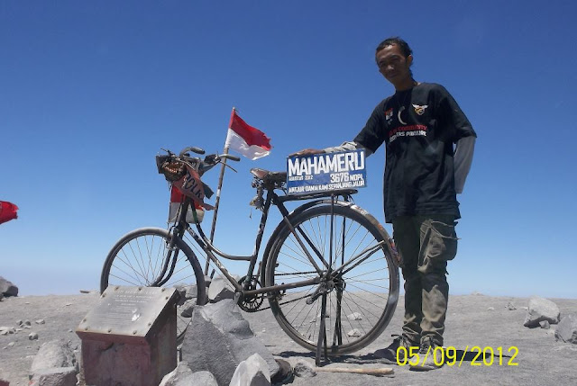 Unik, Kisah Pendaki Taklukkan 27 Puncak Gunung dengan Sepeda Onthel Pertiwi Nusantara Unik, Kisah Pendaki Taklukkan 27 Puncak Gunung dengan Sepeda Onthel Pertiwi Nusantara