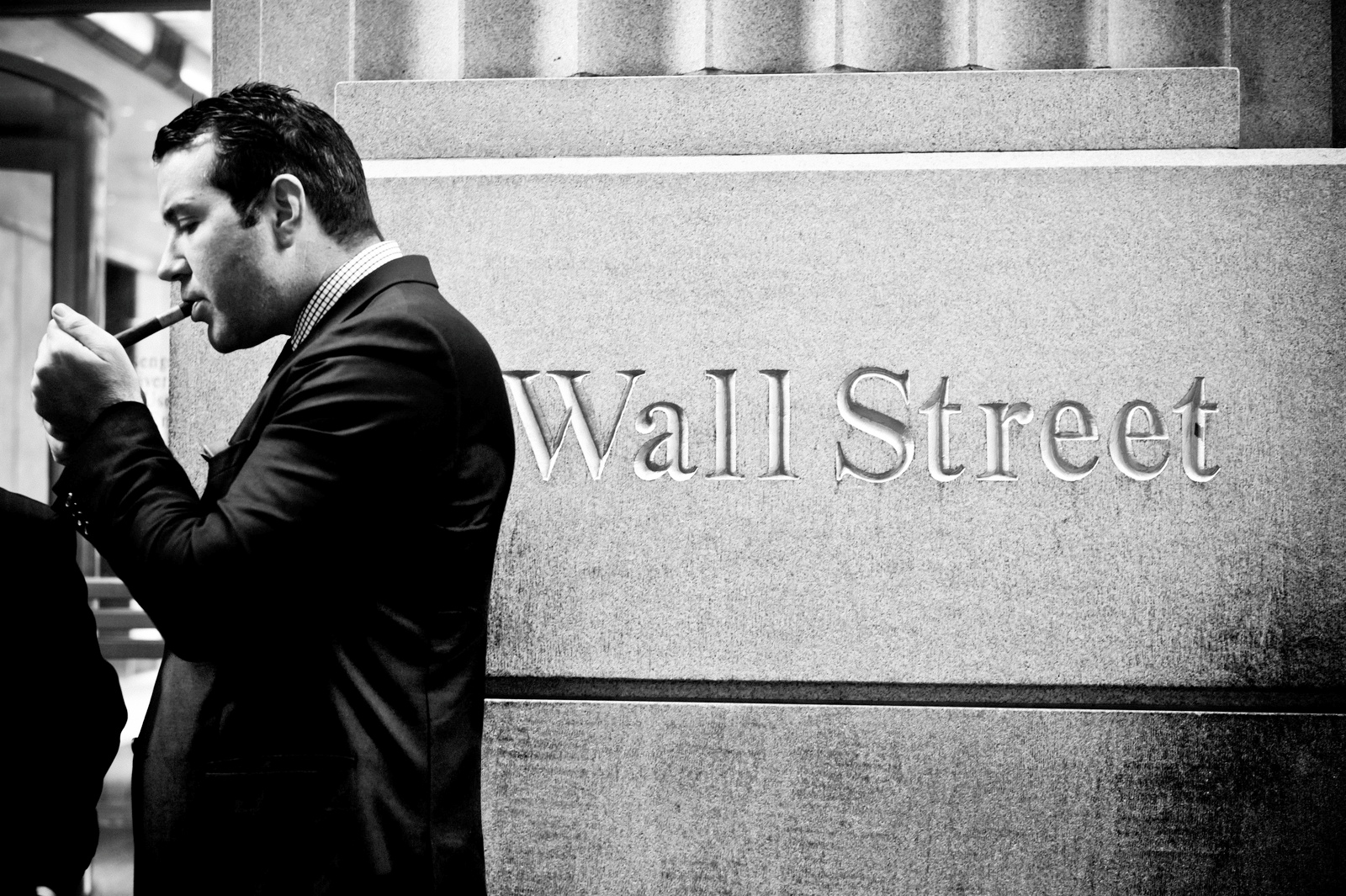 ди каприо волк с уолл стрит. ди каприо wall street. яппи с уолл стрит. фращы волк с волт стрит. уолл стрит.