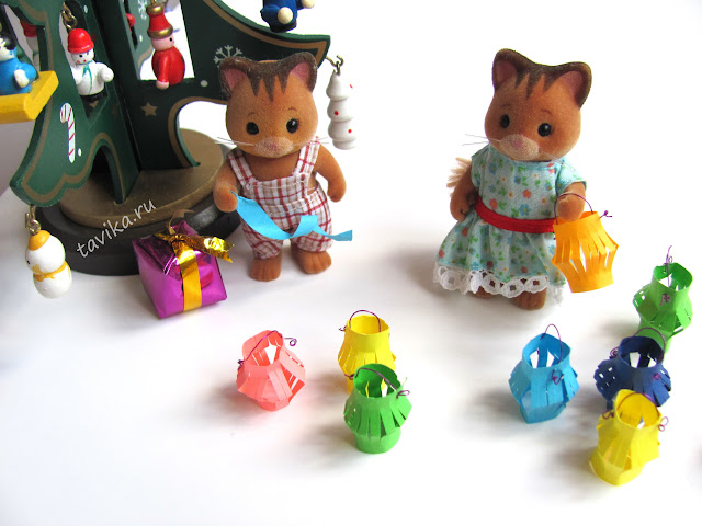 как украсить кукольный домик к Новому году своими руками