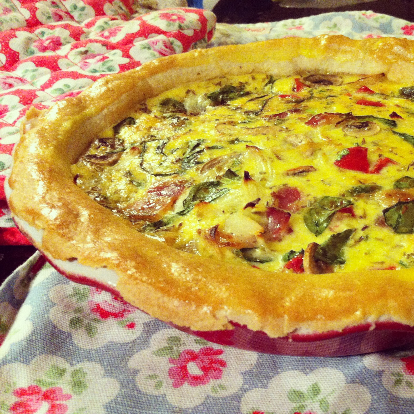 Cake it Easy!: Cheesy Spinach and Bacon Quiche