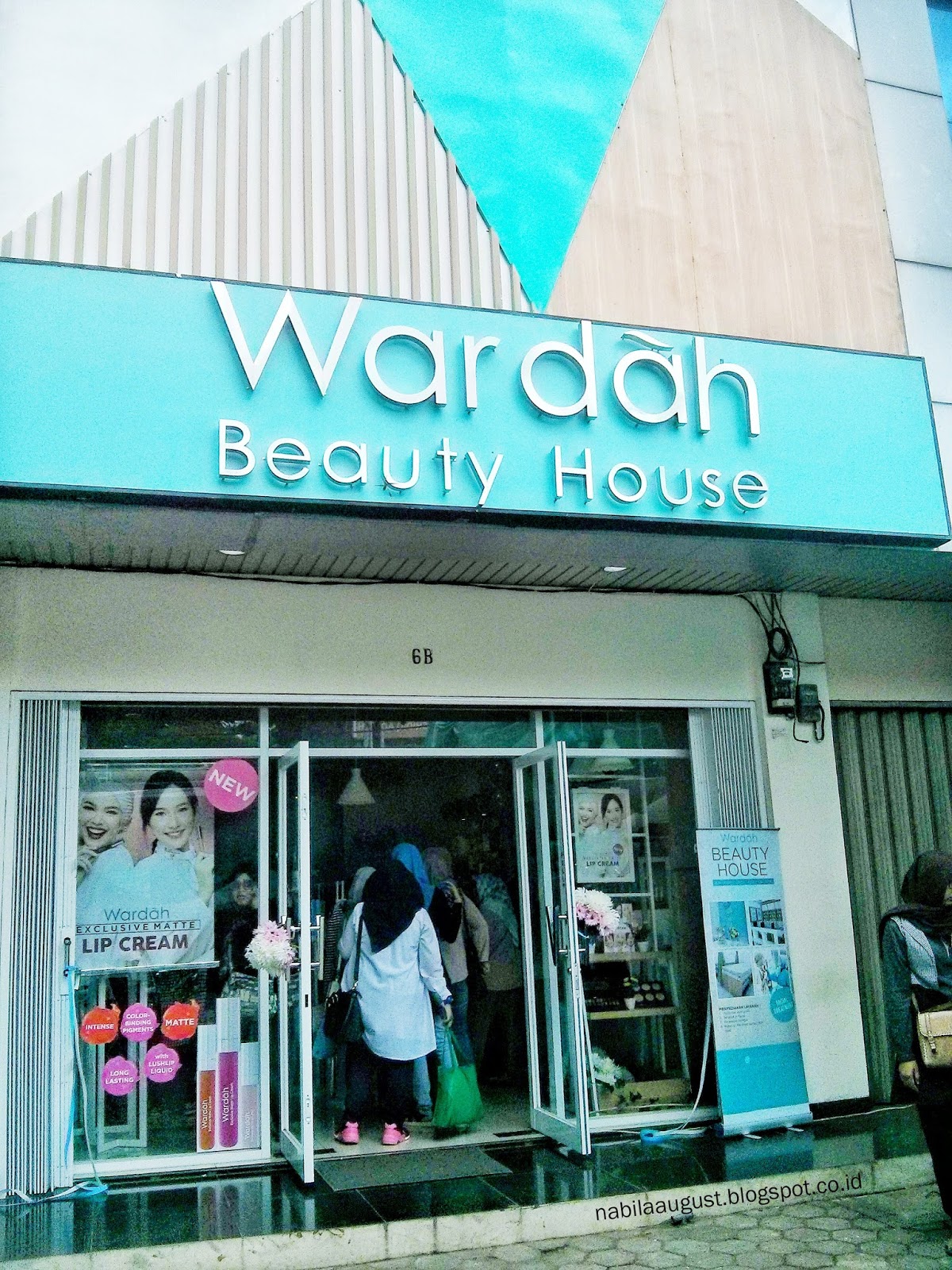 The August's Journal [Grand Opening] Wardah Beauty House Jakarta