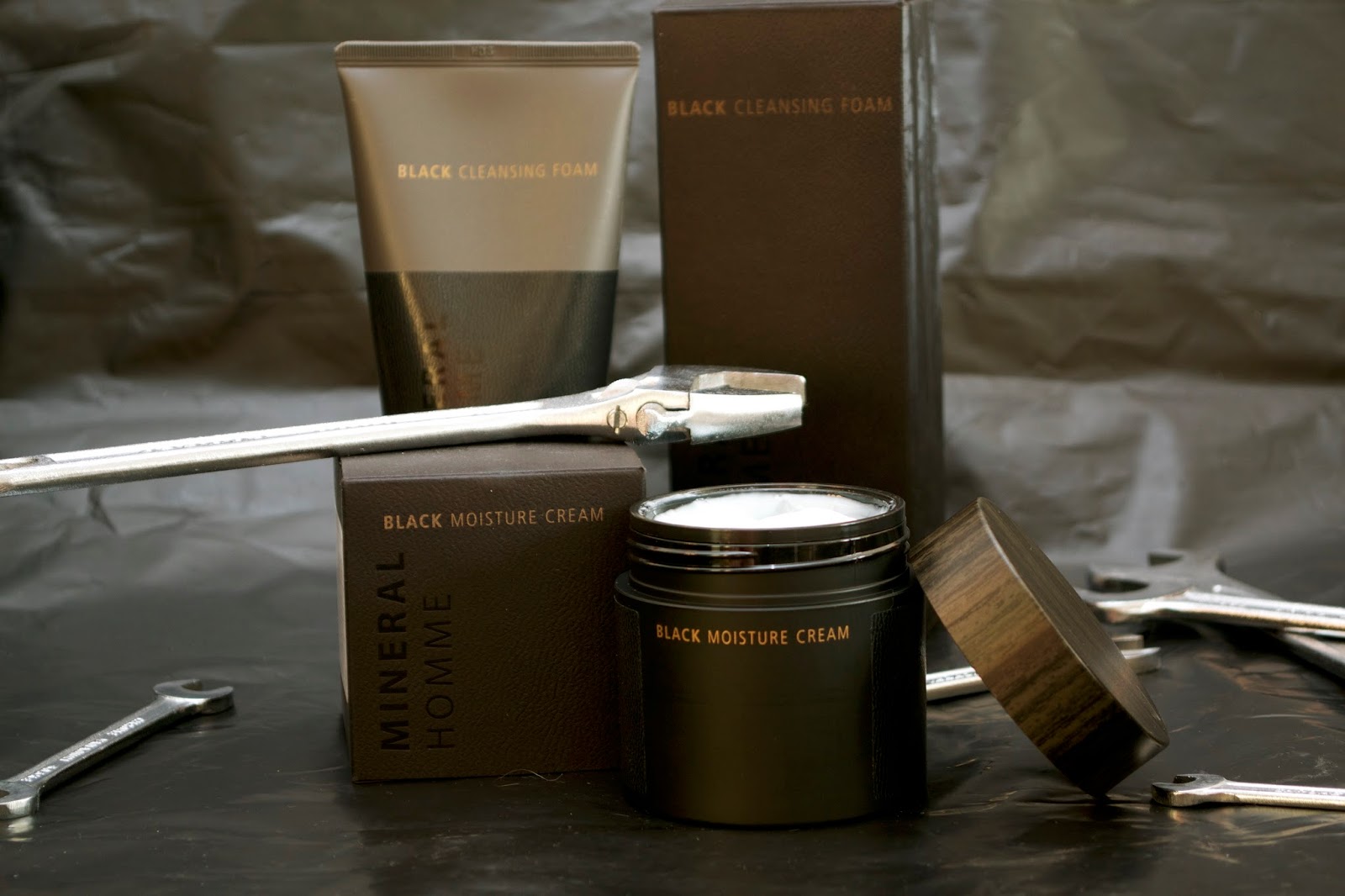 фарм стайл блэк снеил крем. Black moisture. шампунь для глубокого очищения african black. Chi luxury black seed oil. The saem homme mineral black.